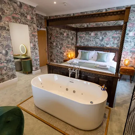 The Resolution 3* Whitby