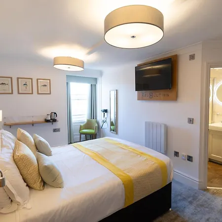 ザ レゾリューション ウィットビー