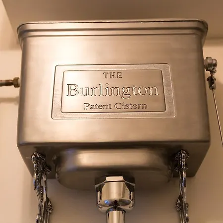 ホテル ザ レゾリューション ウィットビー