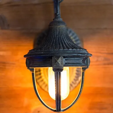 ザ レゾリューション 3* ウィットビー