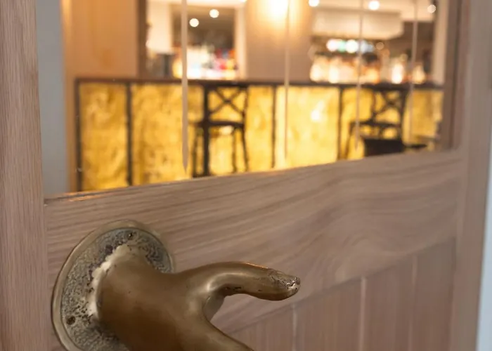 The Resolution 3* Whitby